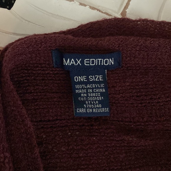 One size mauve waved cape with fringe. - Picture 4 of 4